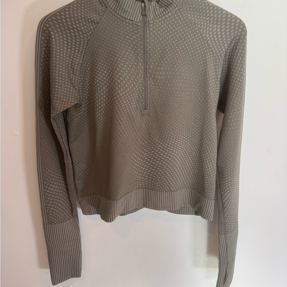 Lululemon Athletica Gray Textured Wicking Half Zip Long Sleeve with Thumb Holes